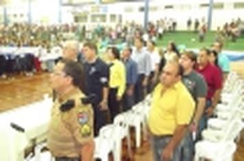 Festa com cerca de 1,5 mil pessoas marca abertura do Jogos Escolares