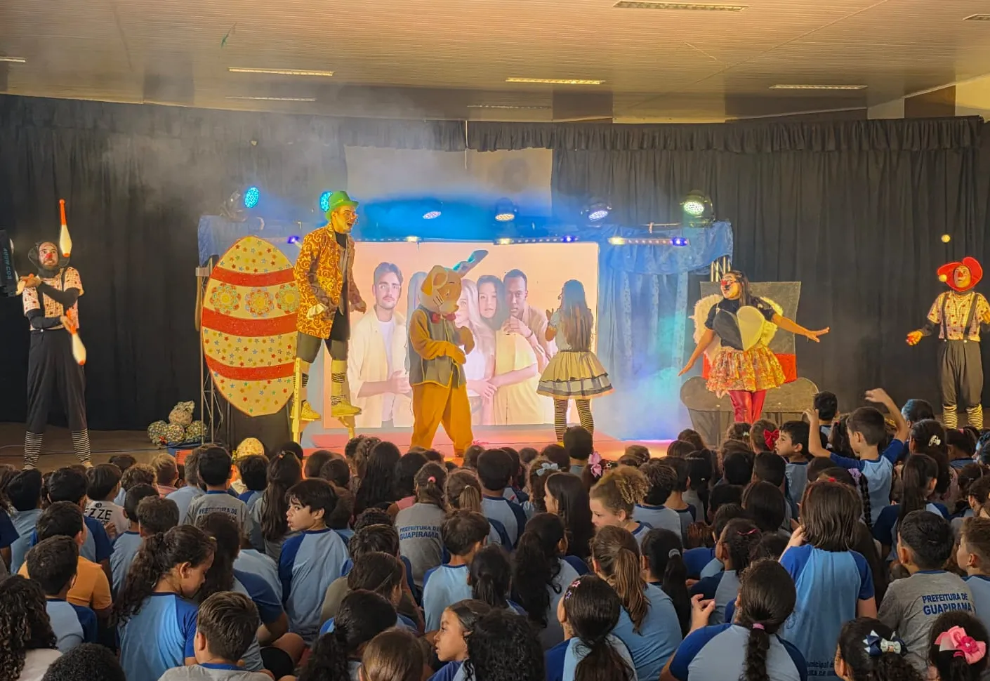 Alegria e cultura marcam apresentação do espetáculo “Estripulias de Páscoa” no Clube Municipal